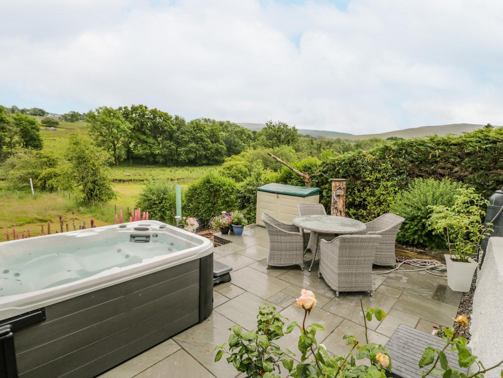 Villa White Roses Retreat Betws-y-Coed Esterno foto